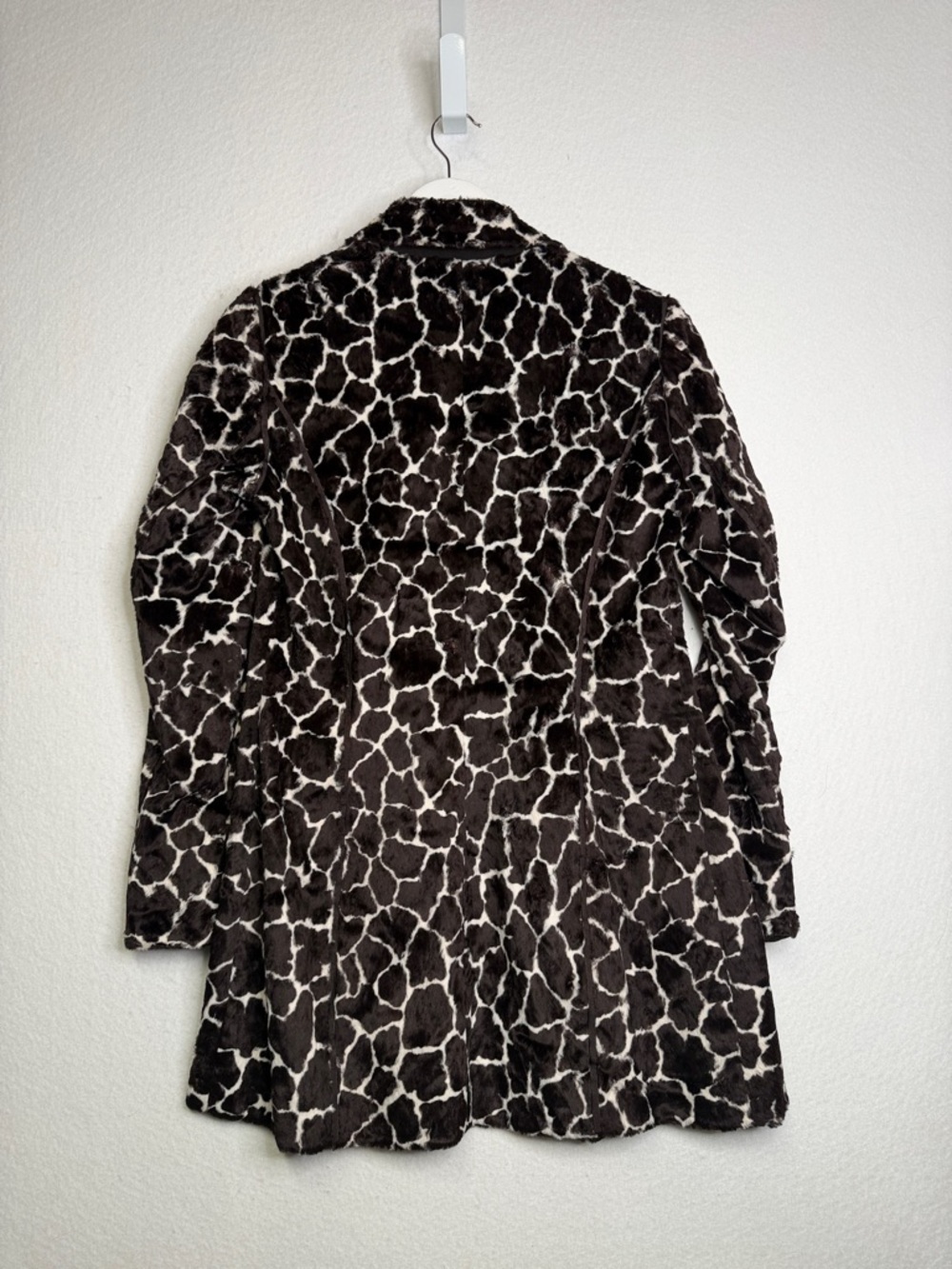Y2K Women’s Giraffe-Printed Short Hair Fitted Blazer Coat - Picture 7 of 7